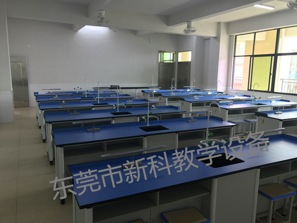 未來教育裝備行業(yè)的發(fā)展趨勢(shì)和現(xiàn)代教育技術(shù)的應(yīng)用