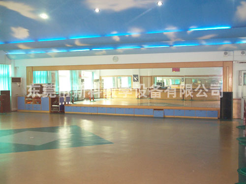 <a href='http://www.tjxblsf.com/chanpin/59-1.html' target='1' style='font-size:18px; font-weight:bold; color:#000000;'>舞蹈室</a>2