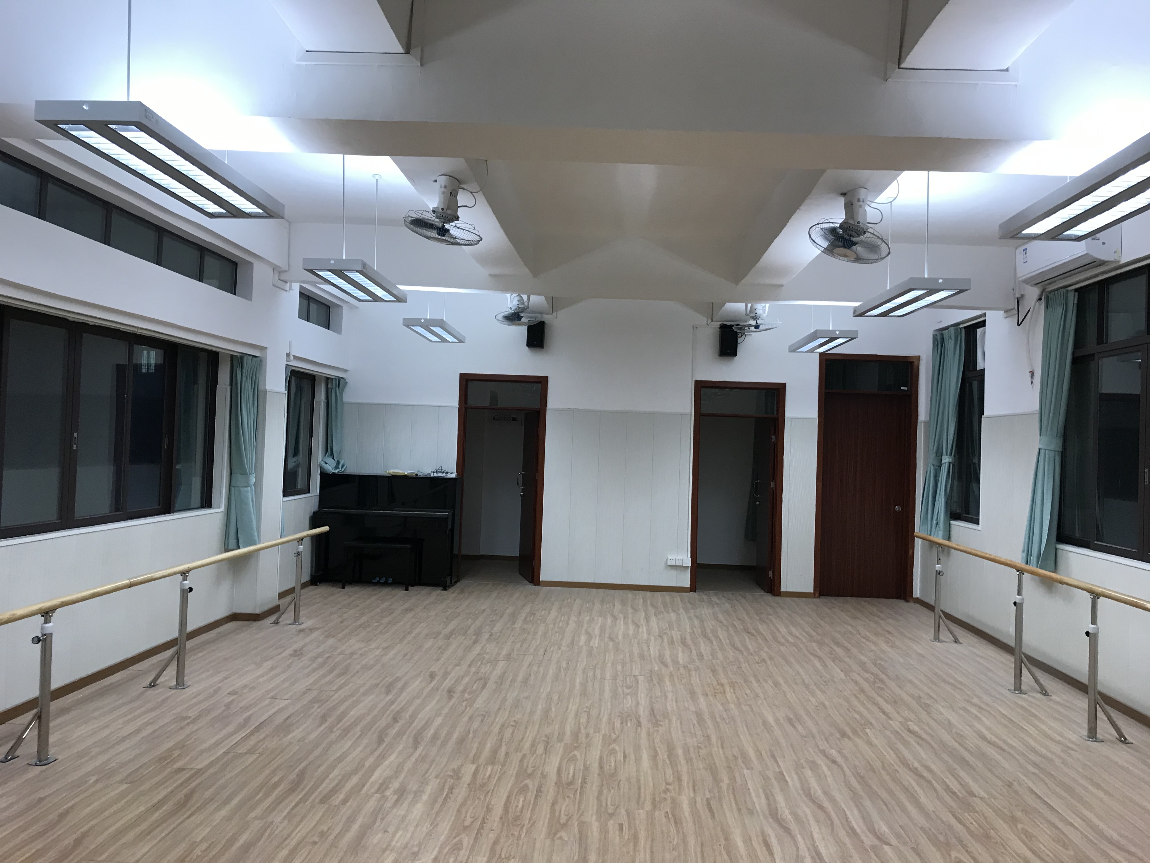 <a href='http://www.tjxblsf.com/chanpin/59-1.html' target='1' style='font-size:18px; font-weight:bold; color:#000000;'>舞蹈室</a>