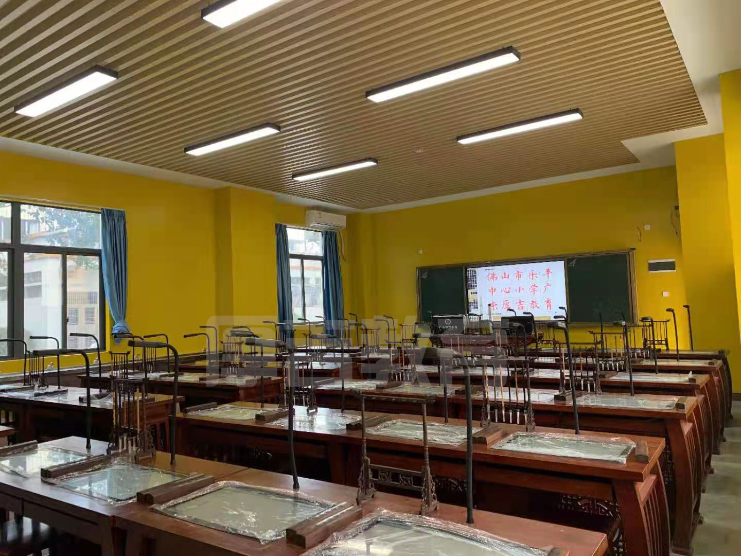 智慧<a href='http://www.tjxblsf.com/chanpin/57-1.html' target='1' style='font-size:18px; font-weight:bold; color:#000000;'>書法室</a>