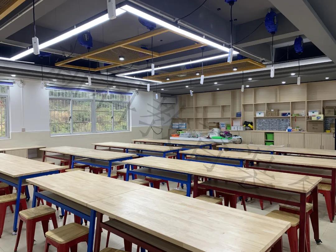 <a href='http://www.tjxblsf.com' target='1' style='font-size:14px; font-weight:bold; color:#0080ff;'>創客實驗室</a>