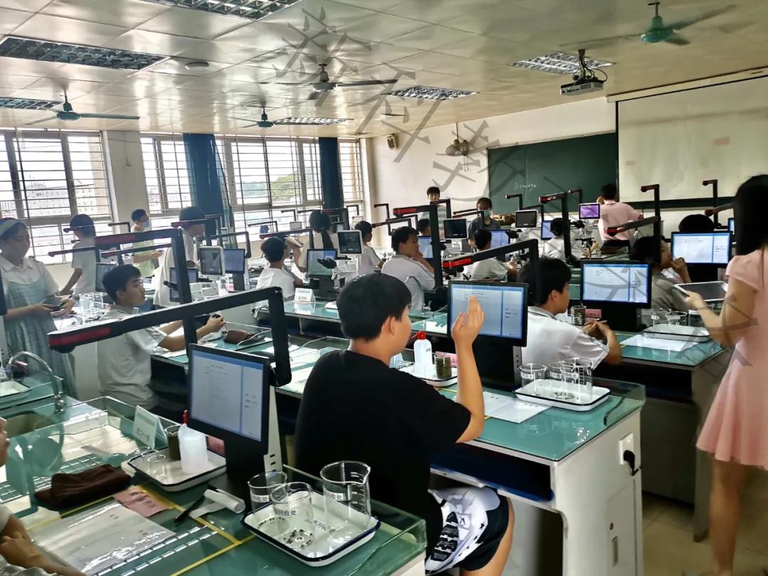 <a href='http://www.tjxblsf.com/' target='1' style='font-size:14px; font-weight:bold; color:#0080ff;'>物理實驗室</a>考試系統