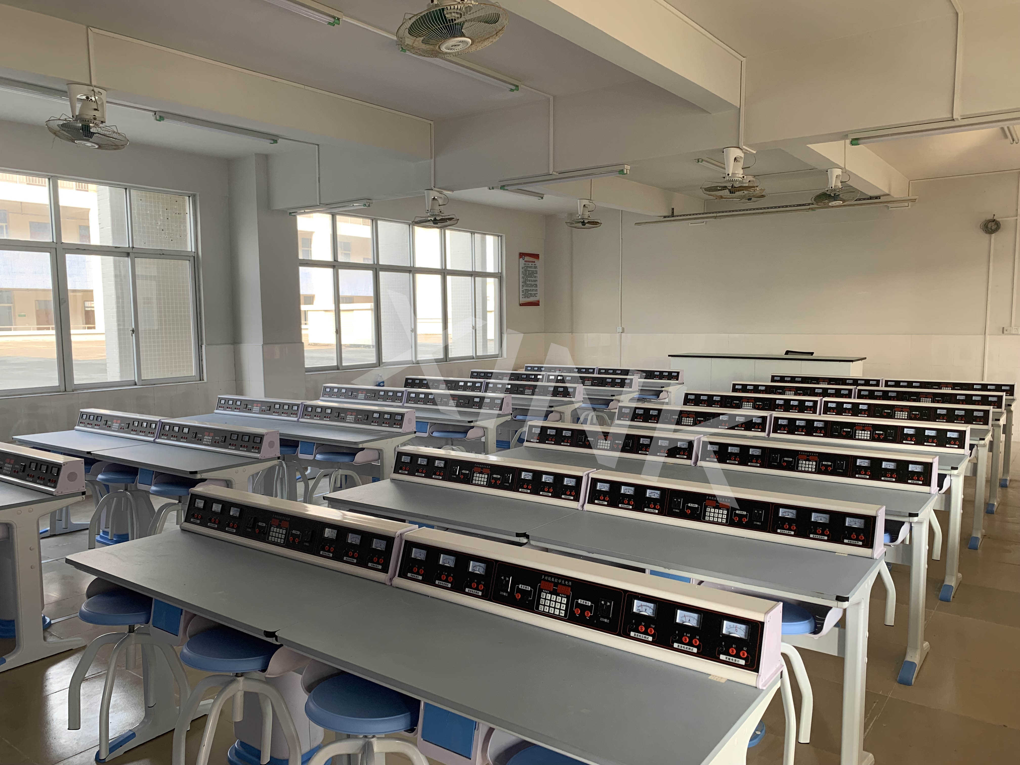 <a href='http://www.tjxblsf.com/' target='1' style='font-size:14px; font-weight:bold; color:#0080ff;'>物理實驗室</a>