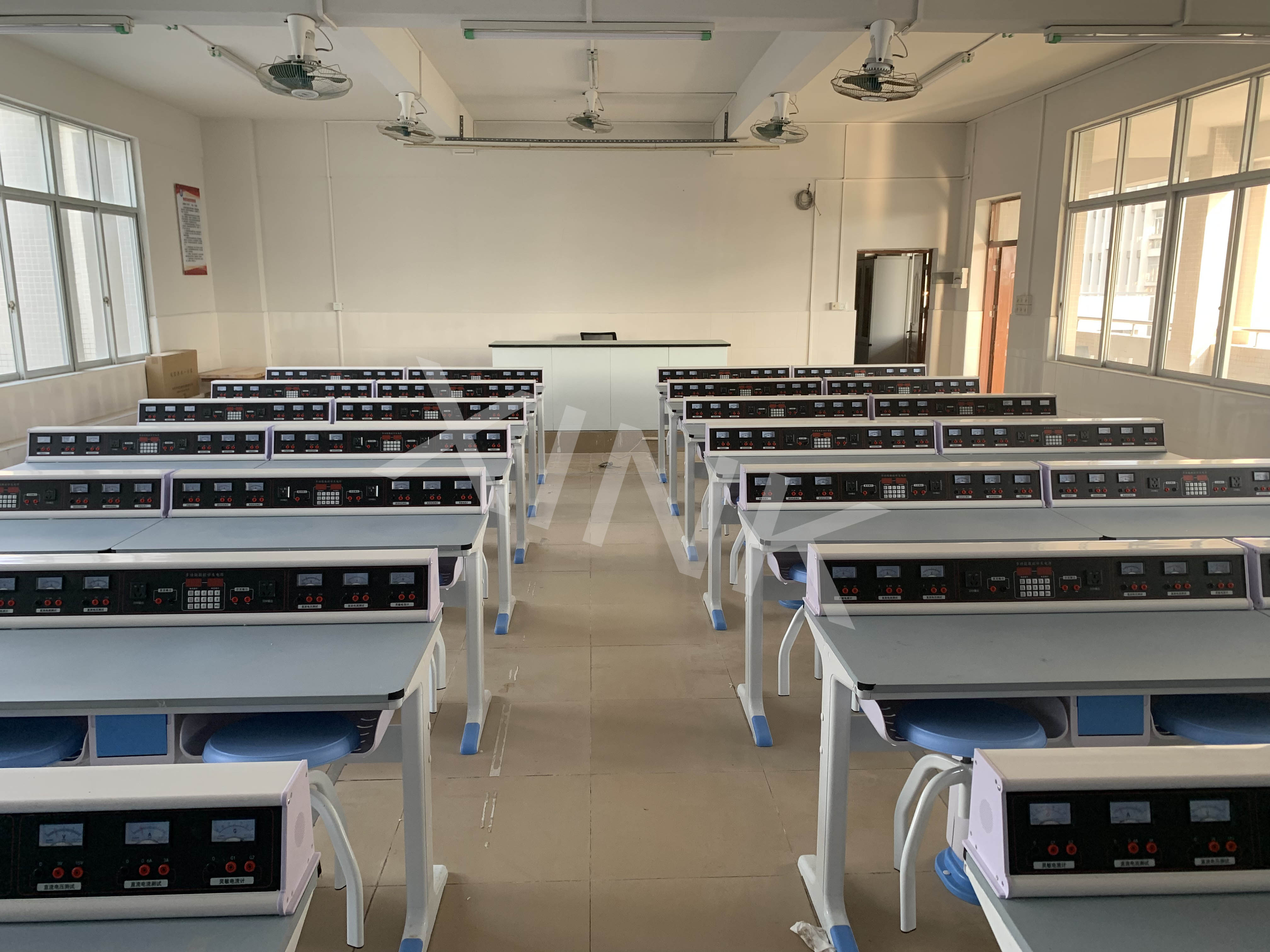 <a href='http://www.tjxblsf.com/' target='1' style='font-size:14px; font-weight:bold; color:#0080ff;'>物理實驗室</a>