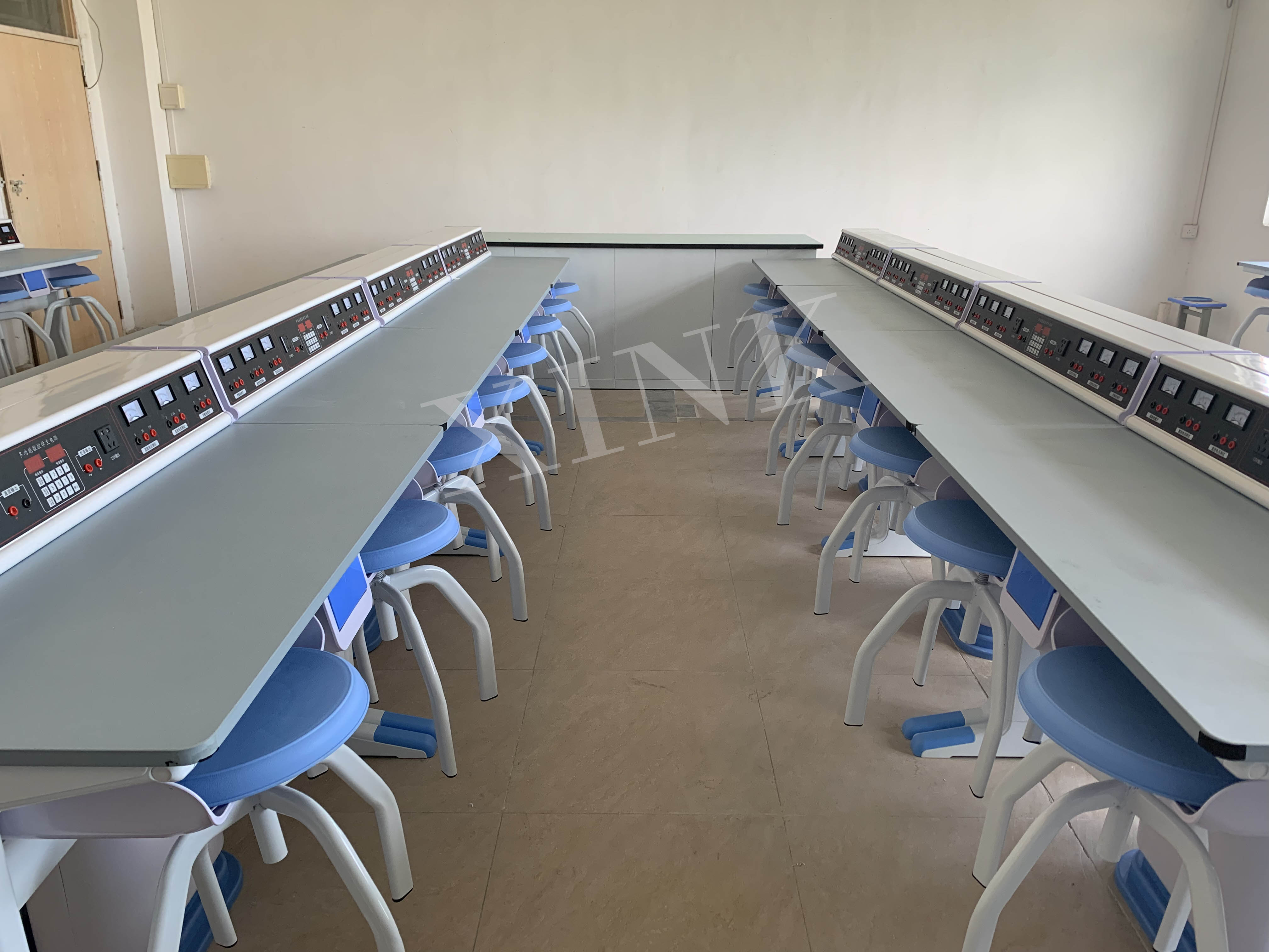 <a href='http://www.tjxblsf.com/' target='1' style='font-size:14px; font-weight:bold; color:#0080ff;'>物理實驗室</a>