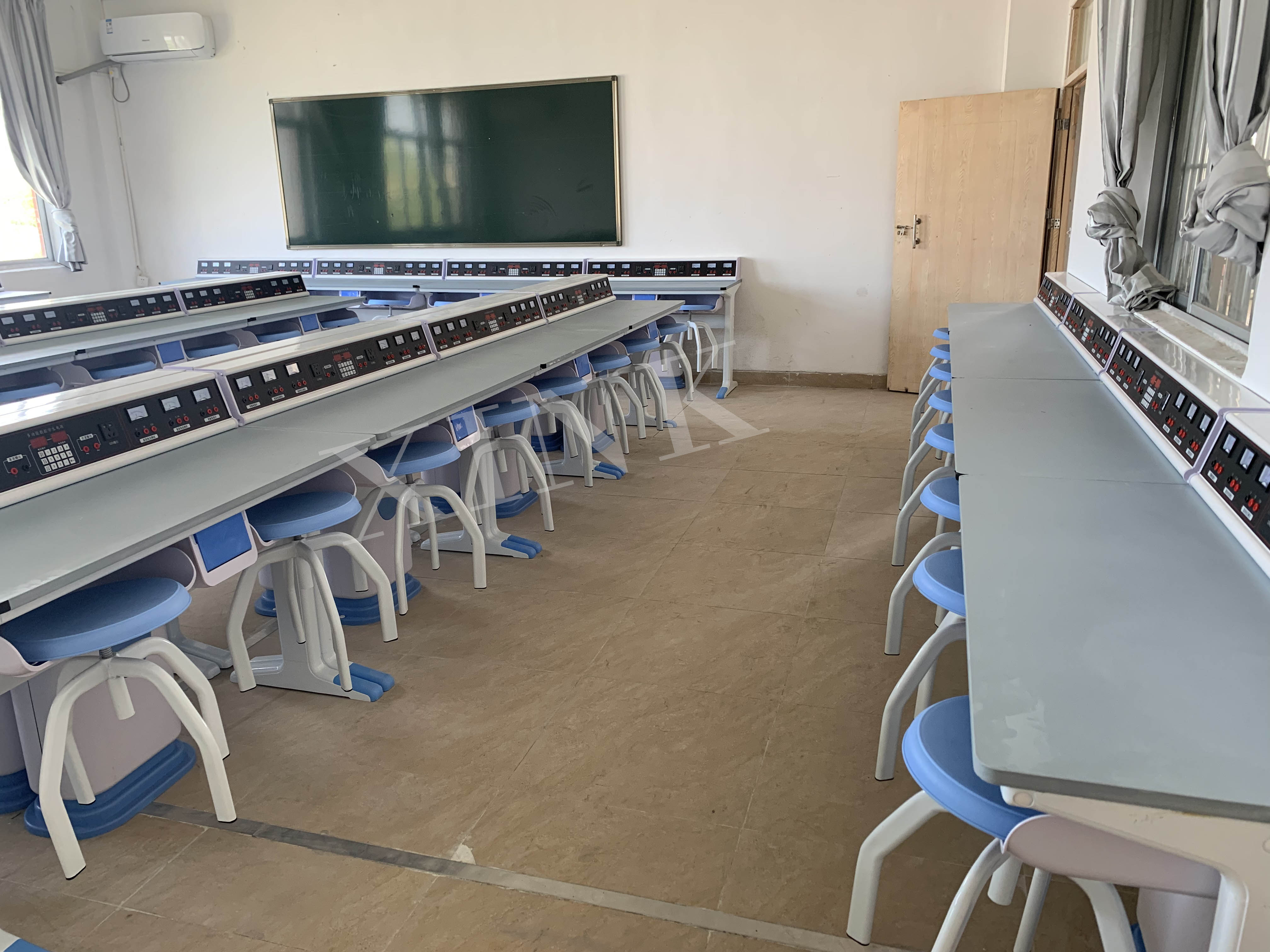 <a href='http://www.tjxblsf.com/' target='1' style='font-size:14px; font-weight:bold; color:#0080ff;'>物理實驗室</a>