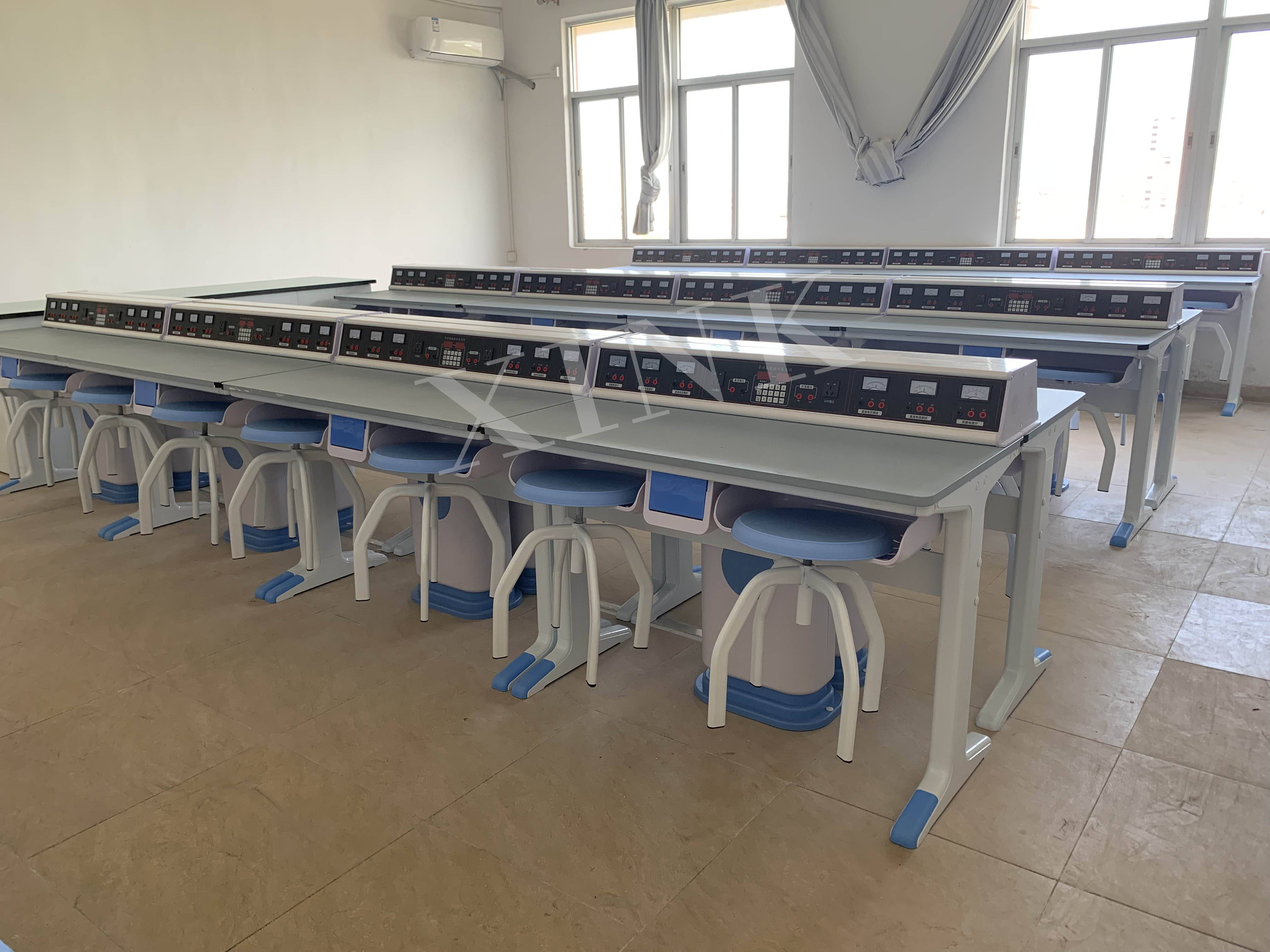 電學<a href='http://www.tjxblsf.com/' target='1' style='font-size:14px; font-weight:bold; color:#0080ff;'>物理實驗室</a>