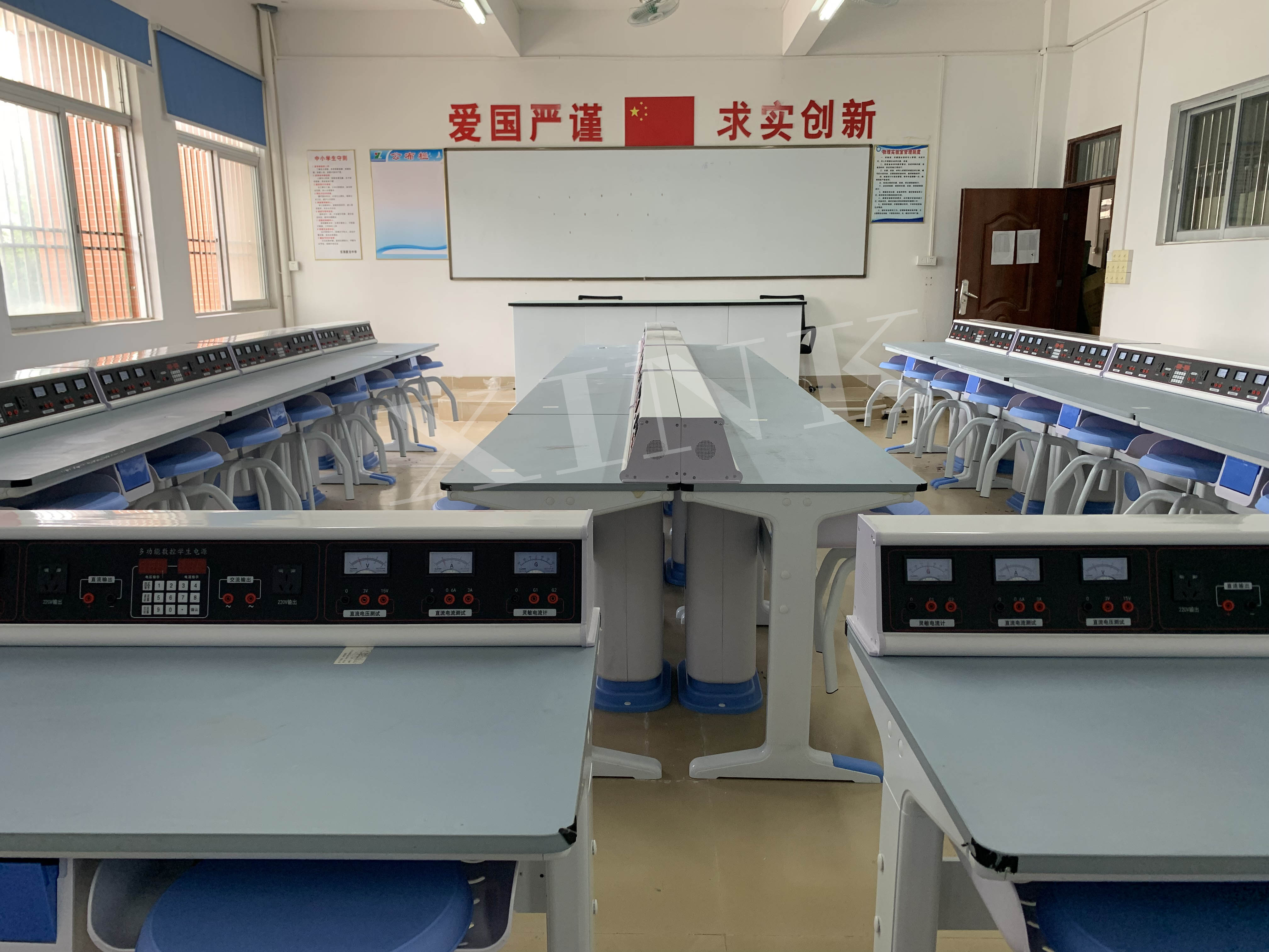 <a href='http://www.tjxblsf.com/' target='1' style='font-size:14px; font-weight:bold; color:#0080ff;'>物理實驗室</a>