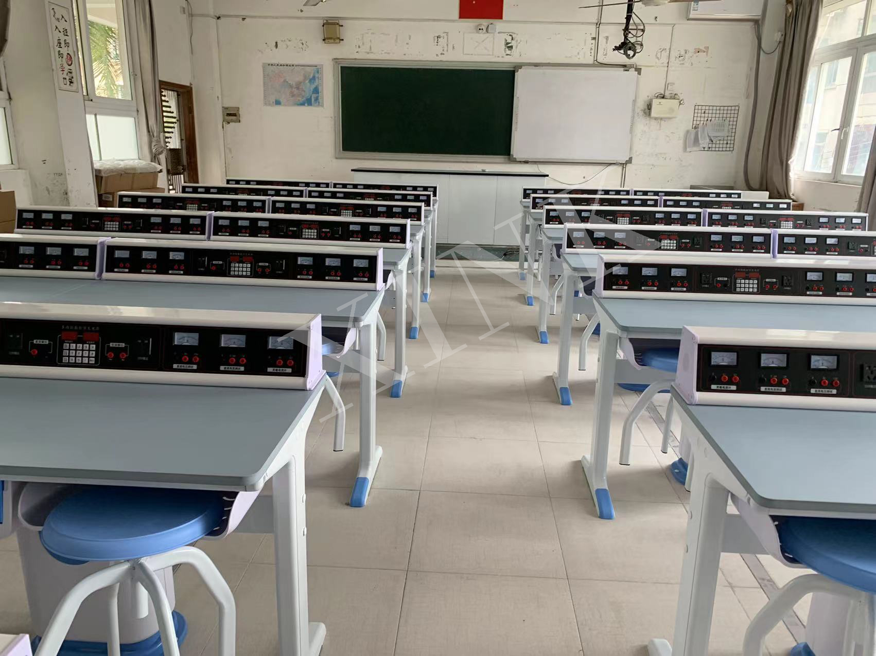 <a href='http://www.tjxblsf.com/' target='1' style='font-size:14px; font-weight:bold; color:#0080ff;'>物理實驗室</a>