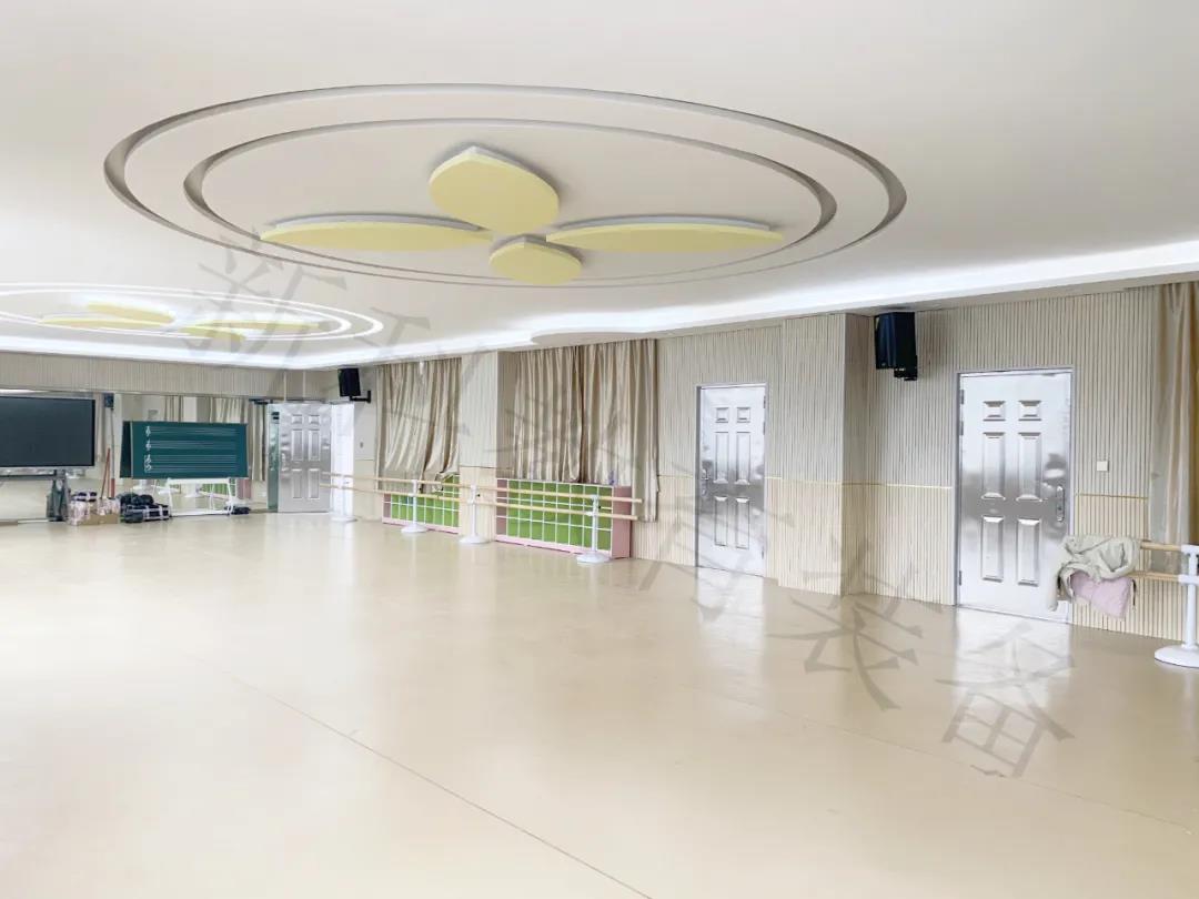 <a href='http://www.tjxblsf.com/chanpin/59-1.html' target='1' style='font-size:18px; font-weight:bold; color:#000000;'>舞蹈室</a>