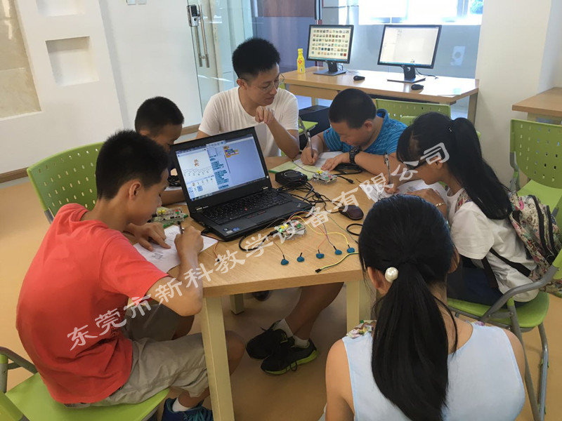 <a href='http://www.tjxblsf.com' target='1' style='font-size:14px; font-weight:bold; color:#0080ff;'>創客實驗室</a>