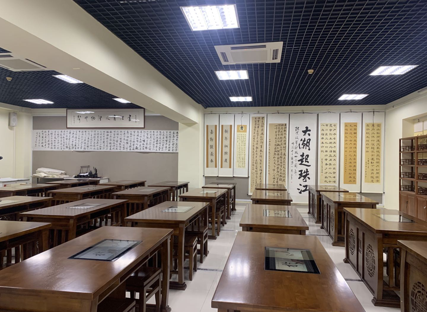 <a href='http://www.tjxblsf.com/chanpin/57-1.html' target='1' style='font-size:18px; font-weight:bold; color:#000000;'>書法室</a>