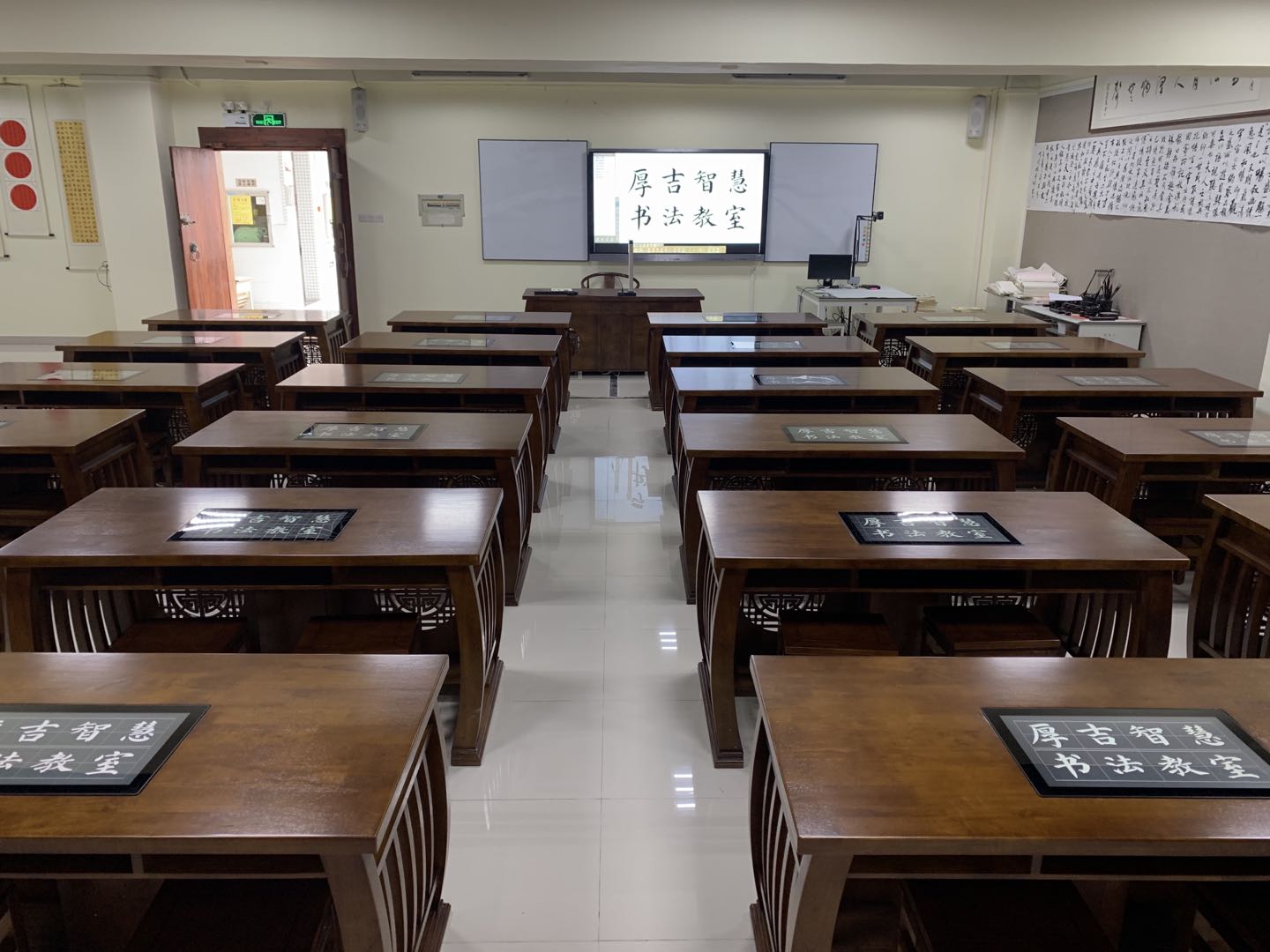 智慧<a href='http://www.tjxblsf.com/chanpin/57-1.html' target='1' style='font-size:18px; font-weight:bold; color:#000000;'>書法室</a>