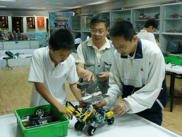 <a href='http://www.tjxblsf.com/chanpin/60-1.html' target='1' style='font-size:18px; font-weight:bold; color:#000000;'>機器人功能室</a>