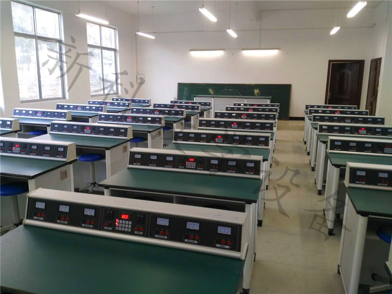 豪華<a href='http://www.tjxblsf.com/' target='1' style='font-size:14px; font-weight:bold; color:#0080ff;'>物理實(shí)驗(yàn)室</a>