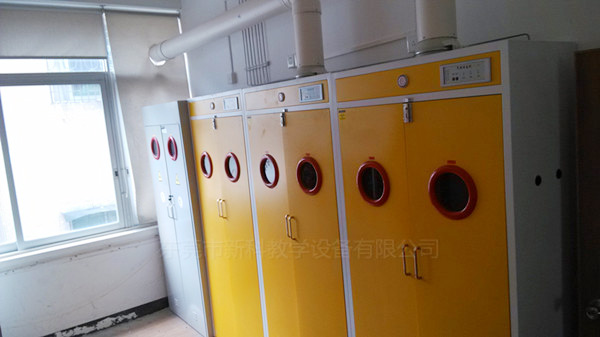 <a href='http://www.tjxblsf.com/products/67-1.html' target='1' style='font-size:18px; font-weight:bold; color:#000000;'>氣瓶柜</a>案例